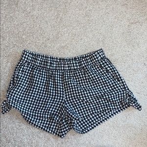 OLD NAVY shorts w pockets!